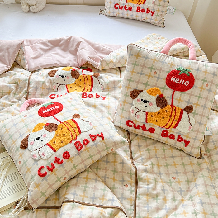 91家纺网 家纺一手货源 找家纺 古本家居 2026新款全棉毛巾绣动物园抱枕被系列 全棉毛巾绣格子番茄狗