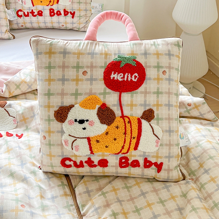 91家纺网 家纺一手货源 找家纺 古本家居 2026新款全棉毛巾绣动物园抱枕被系列 全棉毛巾绣格子番茄狗