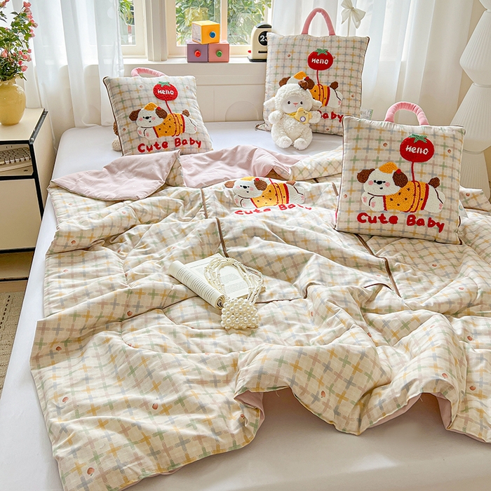 91家纺网 家纺一手货源 找家纺 古本家居 2026新款全棉毛巾绣动物园抱枕被系列 全棉毛巾绣格子番茄狗