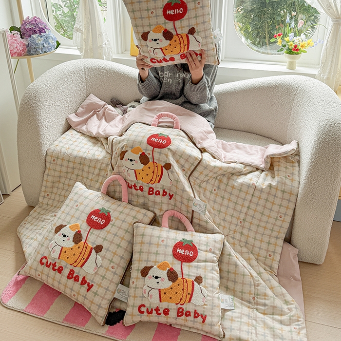 91家纺网 家纺一手货源 找家纺 古本家居 2026新款全棉毛巾绣动物园抱枕被系列 全棉毛巾绣格子番茄狗