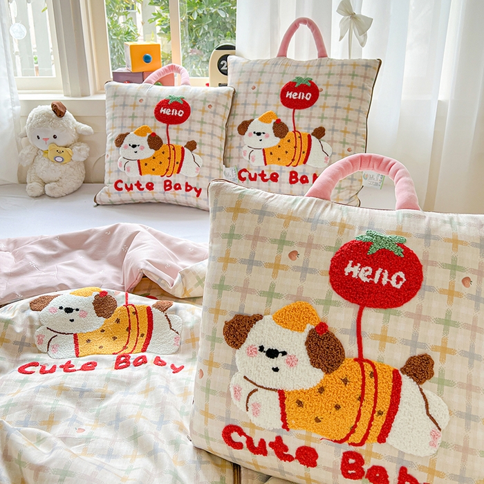 91家纺网 家纺一手货源 找家纺 古本家居 2026新款全棉毛巾绣动物园抱枕被系列 全棉毛巾绣格子番茄狗