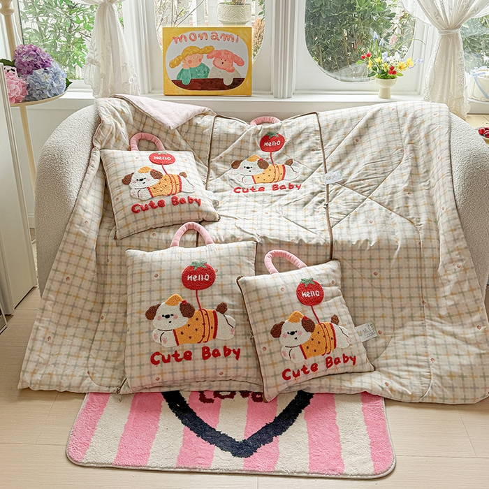 91家纺网 家纺一手货源 找家纺 古本家居 2026新款全棉毛巾绣动物园抱枕被系列 全棉毛巾绣格子番茄狗