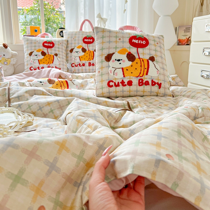 91家纺网 家纺一手货源 找家纺 古本家居 2026新款全棉毛巾绣动物园抱枕被系列 全棉毛巾绣格子番茄狗