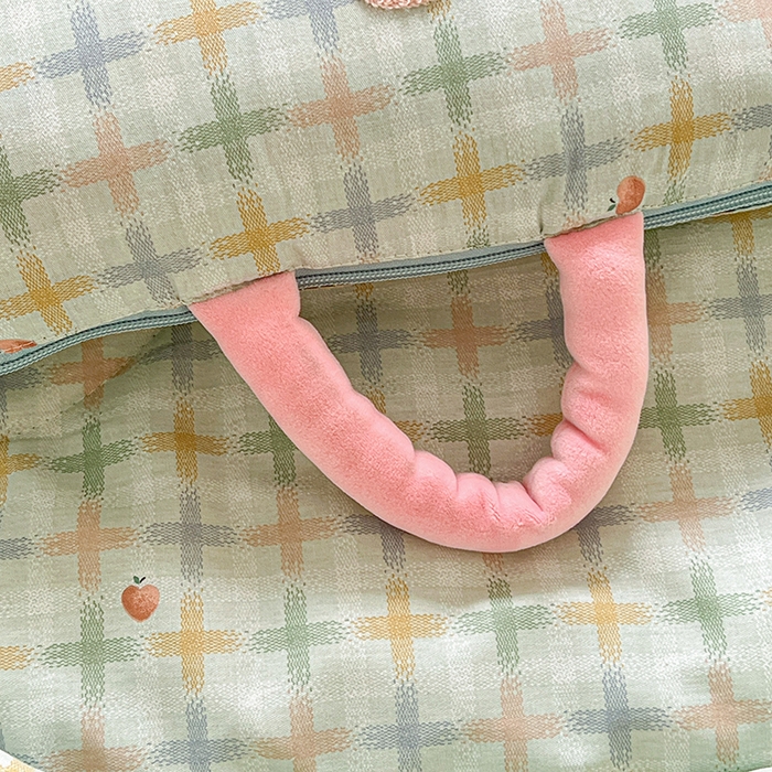 91家纺网 家纺一手货源 找家纺 古本家居 2026新款全棉毛巾绣动物园抱枕被系列 全棉毛巾绣格子蝴蝶兔