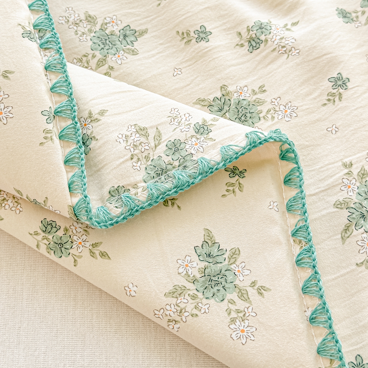 91家纺网 家纺一手货源 找家纺 圣尔雅家纺 2026新款印花夏被小碎花贝壳绣皱皱棉夏凉被空调被 茶墨