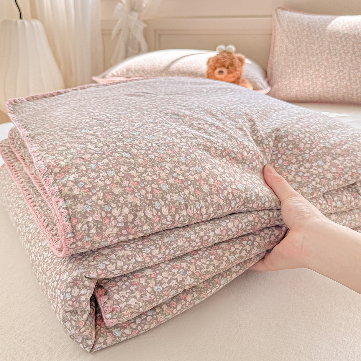 91家纺网 家纺一手货源 找家纺 圣尔雅家纺 2026新款印花夏被小碎花贝壳绣皱皱棉夏凉被空调被 千叶蜜语