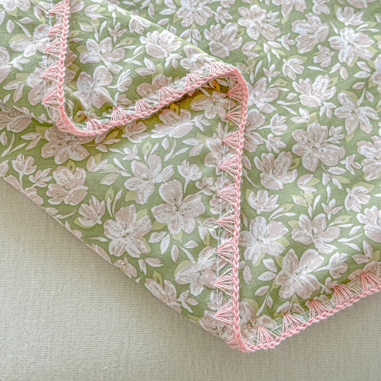 91家纺网 家纺一手货源 找家纺 圣尔雅家纺 2026新款印花夏被小碎花贝壳绣皱皱棉夏凉被空调被 山野间