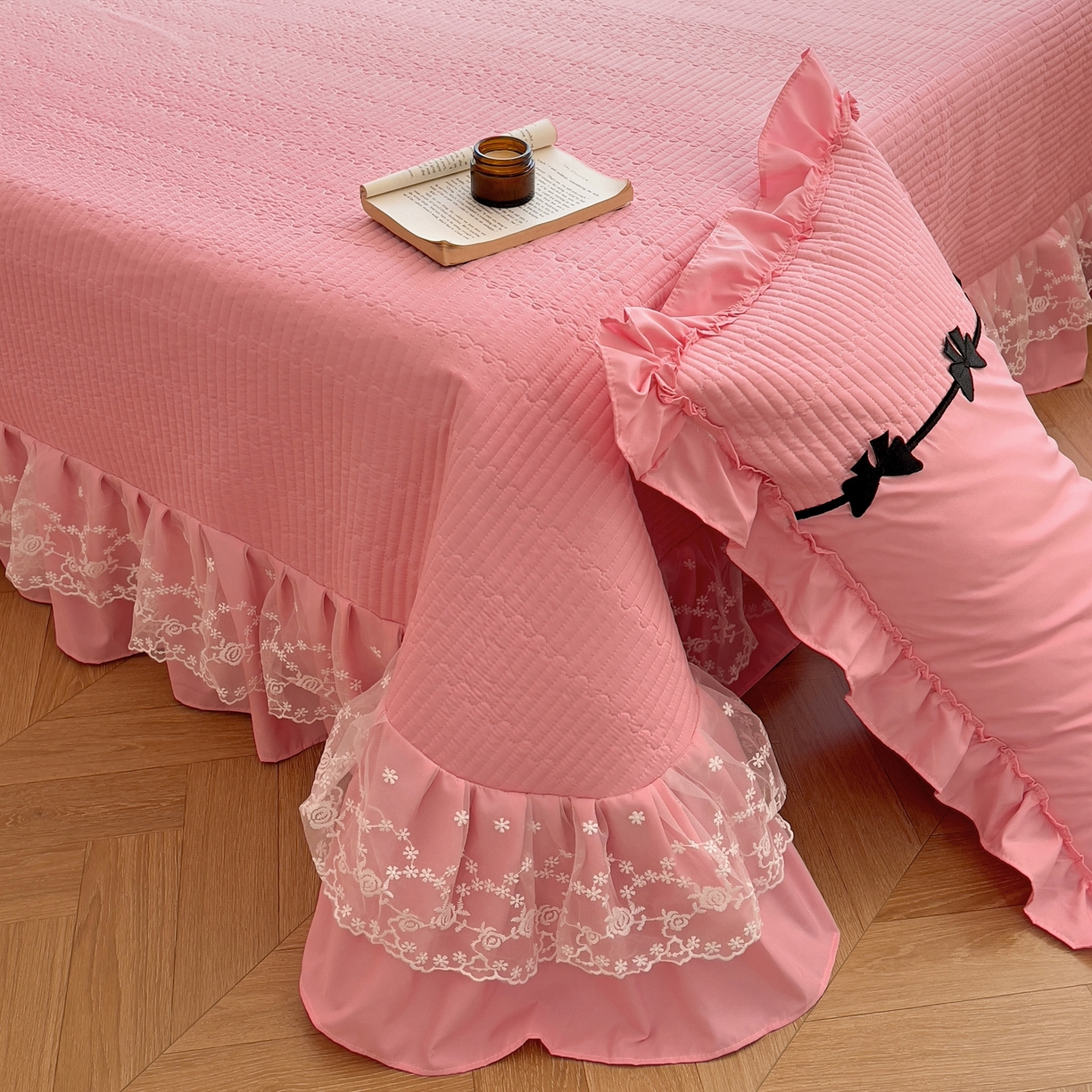 91家纺网 家纺一手货源 找家纺 芭比蔓家纺 2026新款床盖款四件套-真爱系列 床盖款真爱系列-粉色