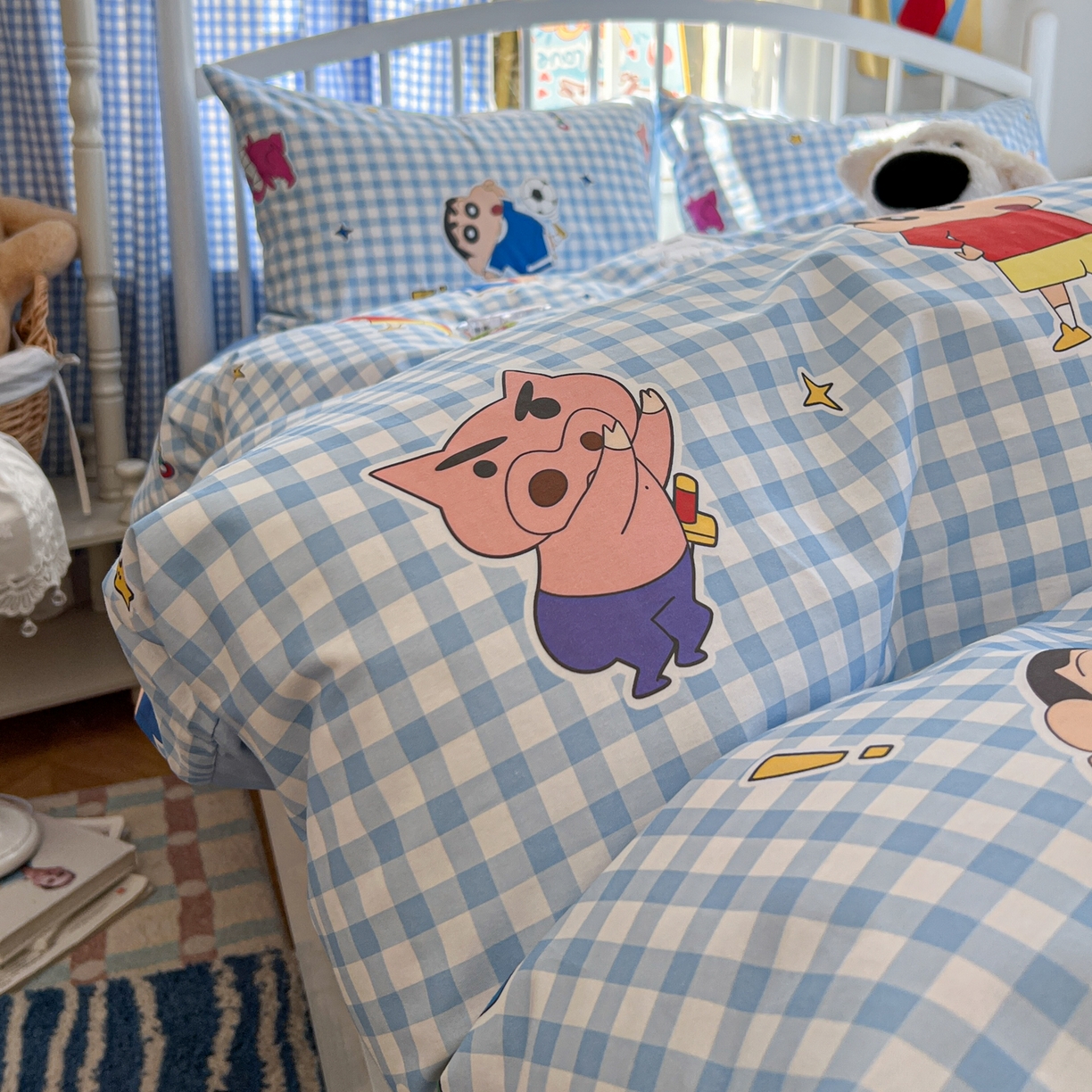 91家纺网 家纺一手货源 找家纺 桃子家居 2026春夏新款蜡笔小新授权全棉纯棉印花卡通系列四件套 棉印花-蓝格小新