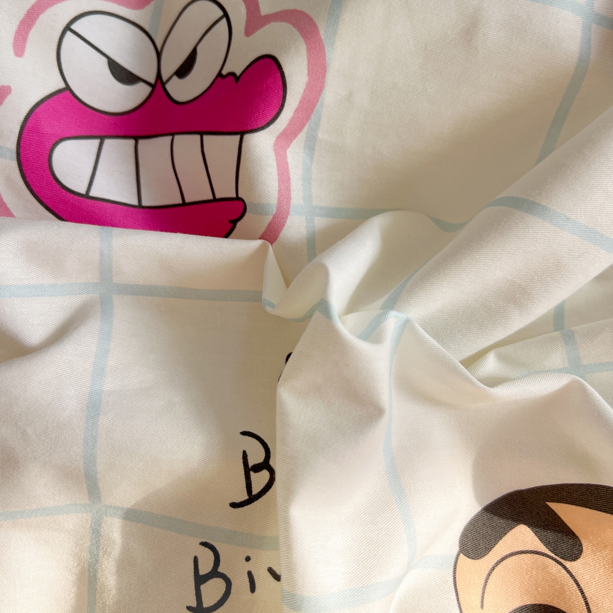 91家纺网 家纺一手货源 找家纺 桃子家居 2026春夏新款蜡笔小新授权全棉纯棉印花卡通系列四件套 棉印花-休闲小新