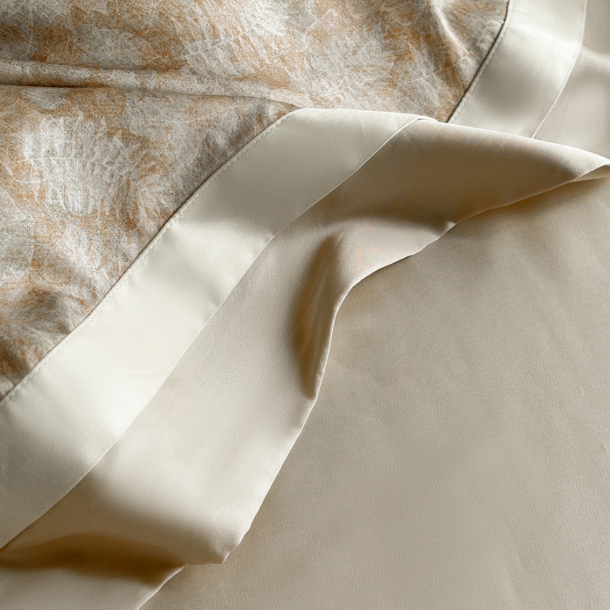 91家纺网 家纺一手货源 找家纺 （总）芯丝路家纺 2026新款进口天丝棉印花四件套（双拼角工艺款）