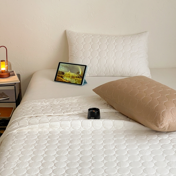 91家纺网 家纺一手货源 找家纺 （总）橙子家居   2026年新款韩系云朵泡芙纯色水洗棉花床盖三件套