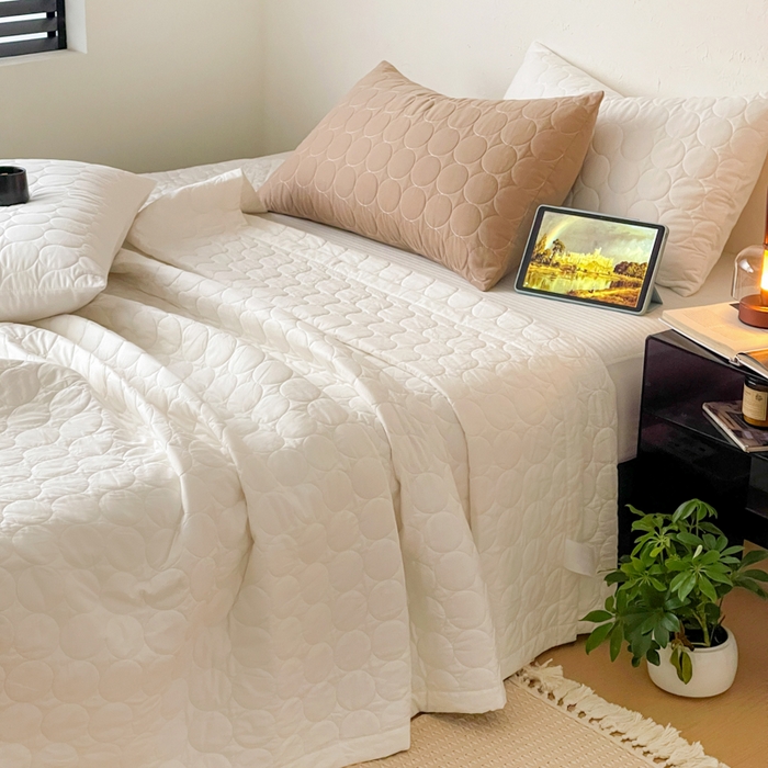 91家纺网 家纺一手货源 找家纺 （总）橙子家居   2026年新款韩系云朵泡芙纯色水洗棉花床盖三件套