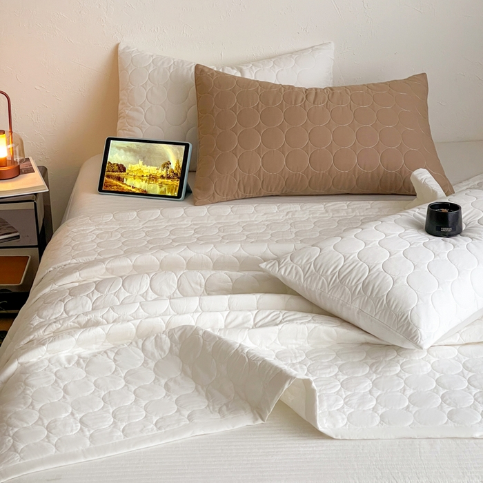 91家纺网 家纺一手货源 找家纺 （总）橙子家居   2026年新款韩系云朵泡芙纯色水洗棉花床盖三件套