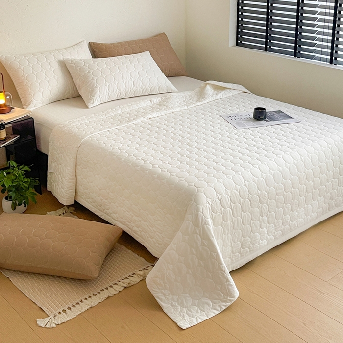 91家纺网 家纺一手货源 找家纺 （总）橙子家居   2026年新款韩系云朵泡芙纯色水洗棉花床盖三件套