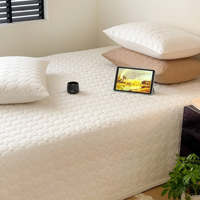 91家纺网 家纺一手货源 找家纺 （总）橙子家居   2026年新款韩系云朵泡芙纯色水洗棉花床盖三件套