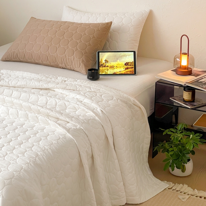 91家纺网 家纺一手货源 找家纺 （总）橙子家居   2026年新款韩系云朵泡芙纯色水洗棉花床盖三件套