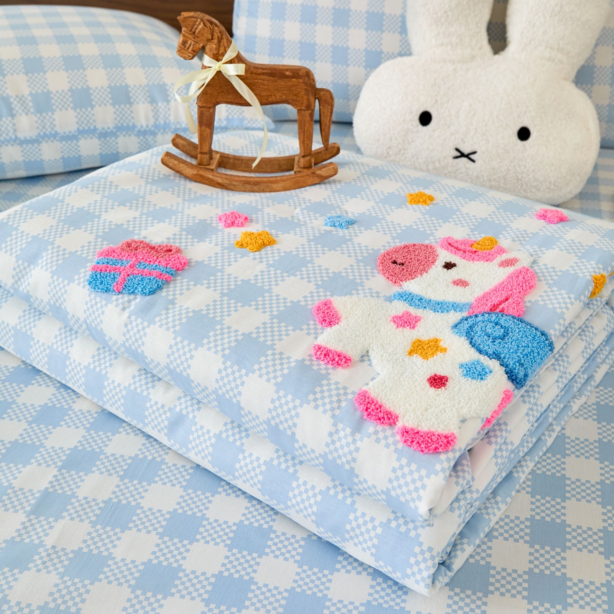 91家纺网 家纺一手货源 找家纺 （总）倾慕家纺 2026新款全棉卡通毛巾绣系列夏被