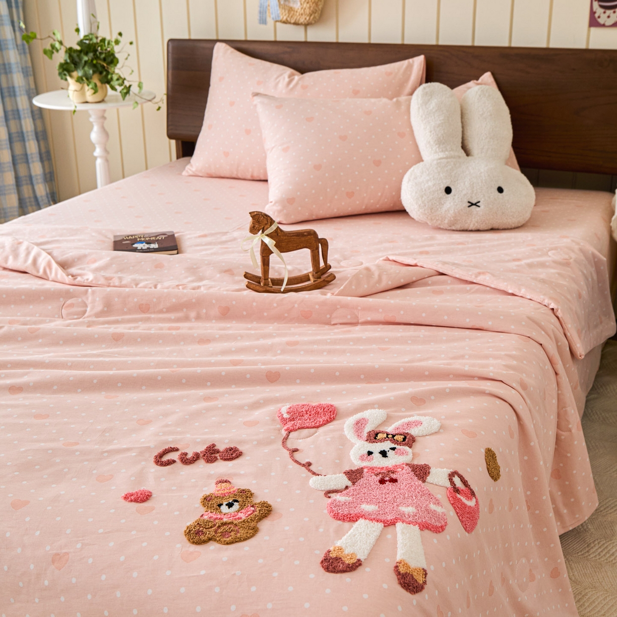 91家纺网 家纺一手货源 找家纺 倾慕家纺 2026新款全棉卡通毛巾绣系列夏被 夏被兔兔熊