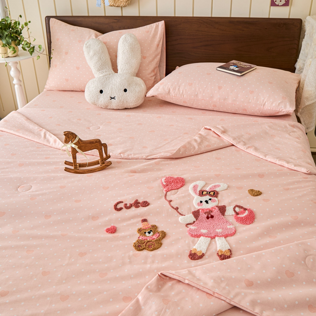 91家纺网 家纺一手货源 找家纺 倾慕家纺 2026新款全棉卡通毛巾绣系列夏被 夏被兔兔熊