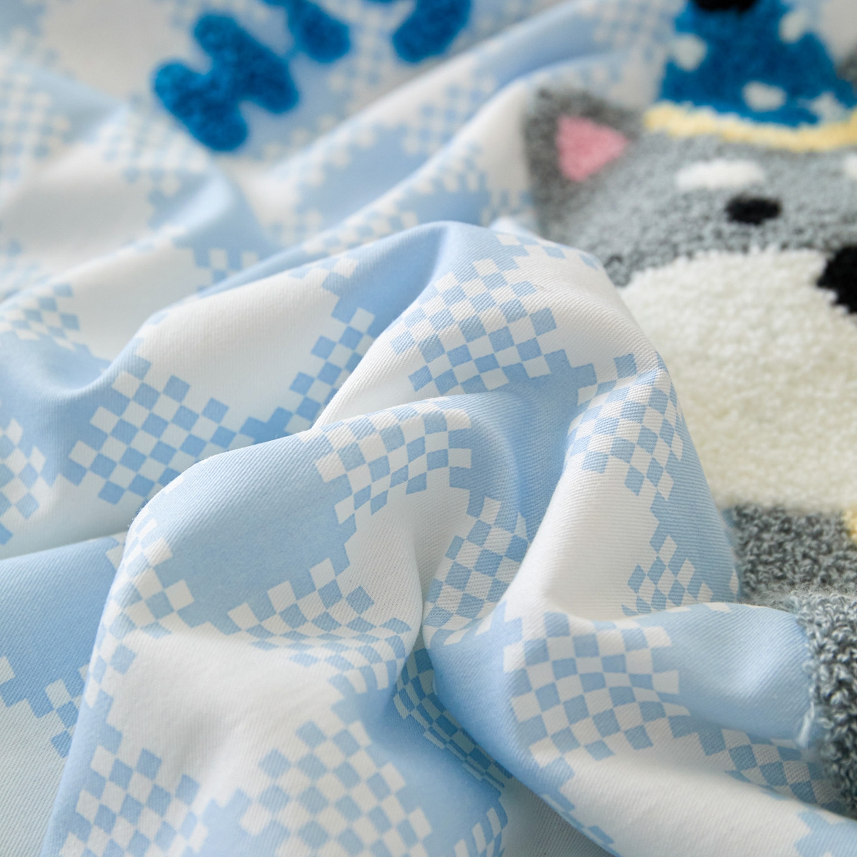 91家纺网 家纺一手货源 找家纺 倾慕家纺 2026新款全棉卡通毛巾绣系列夏被 夏被格子小狗