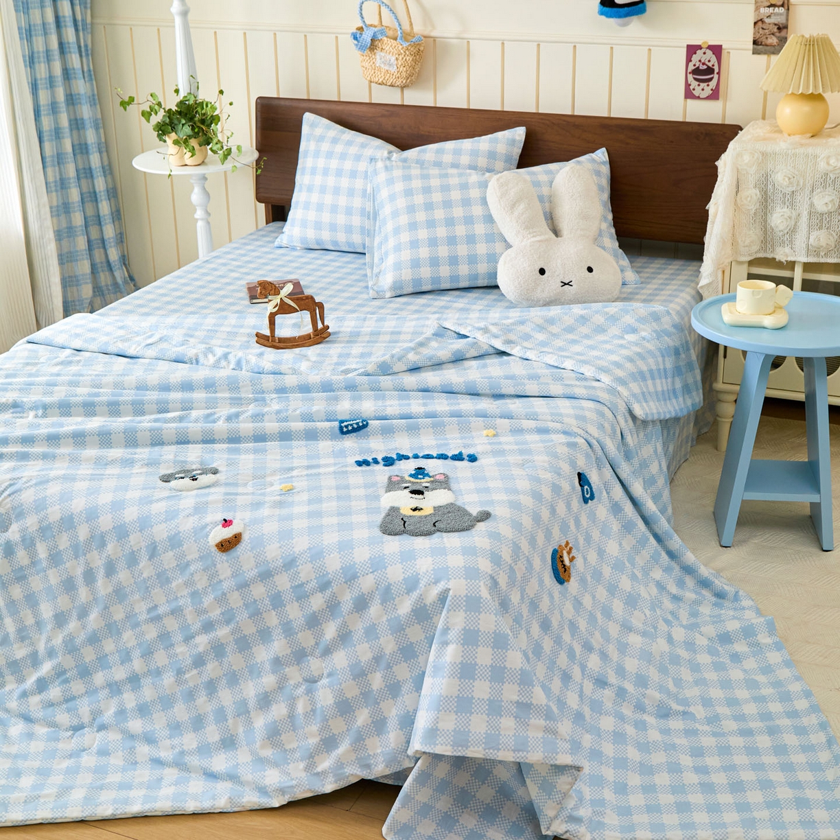 91家纺网 家纺一手货源 找家纺 倾慕家纺 2026新款全棉卡通毛巾绣系列夏被 夏被格子小狗