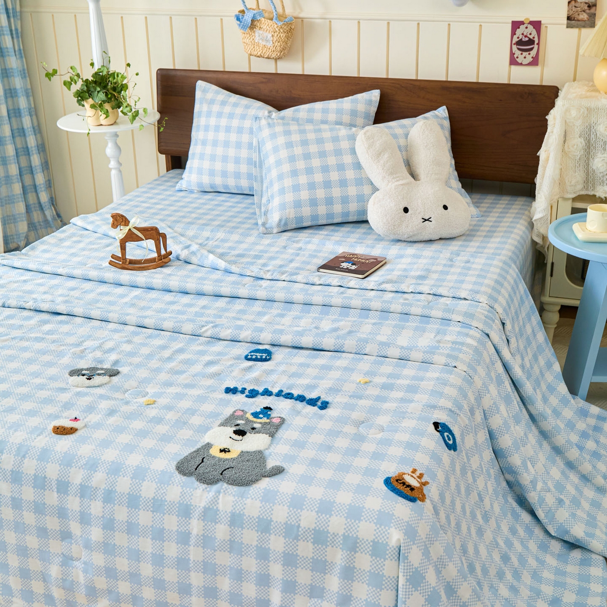 91家纺网 家纺一手货源 找家纺 倾慕家纺 2026新款全棉卡通毛巾绣系列夏被 夏被格子小狗