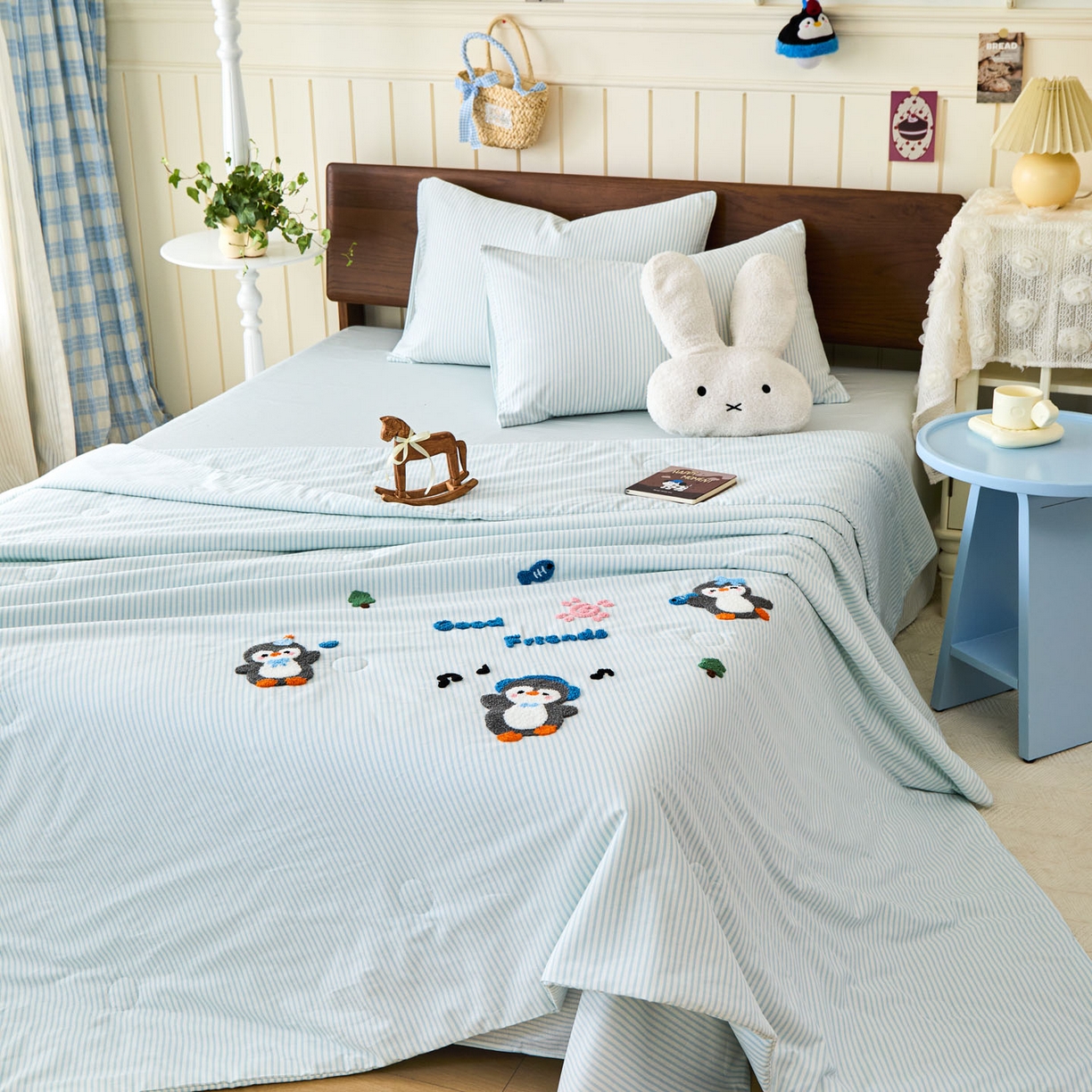 91家纺网 家纺一手货源 找家纺 倾慕家纺 2026新款全棉卡通毛巾绣系列夏被 夏被欢乐企鹅