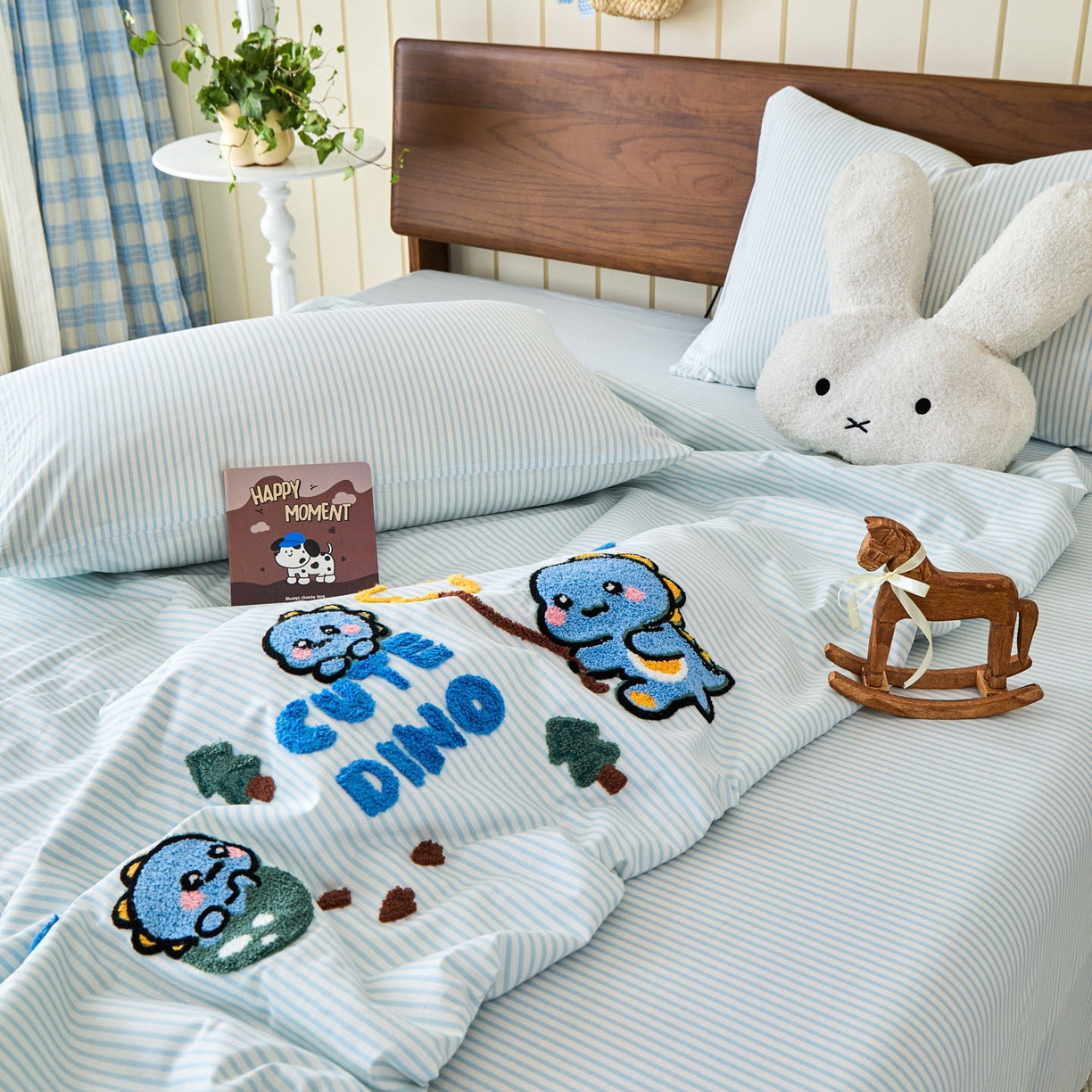 91家纺网 家纺一手货源 找家纺 倾慕家纺 2026新款全棉卡通毛巾绣系列夏被 夏被小树企鹅