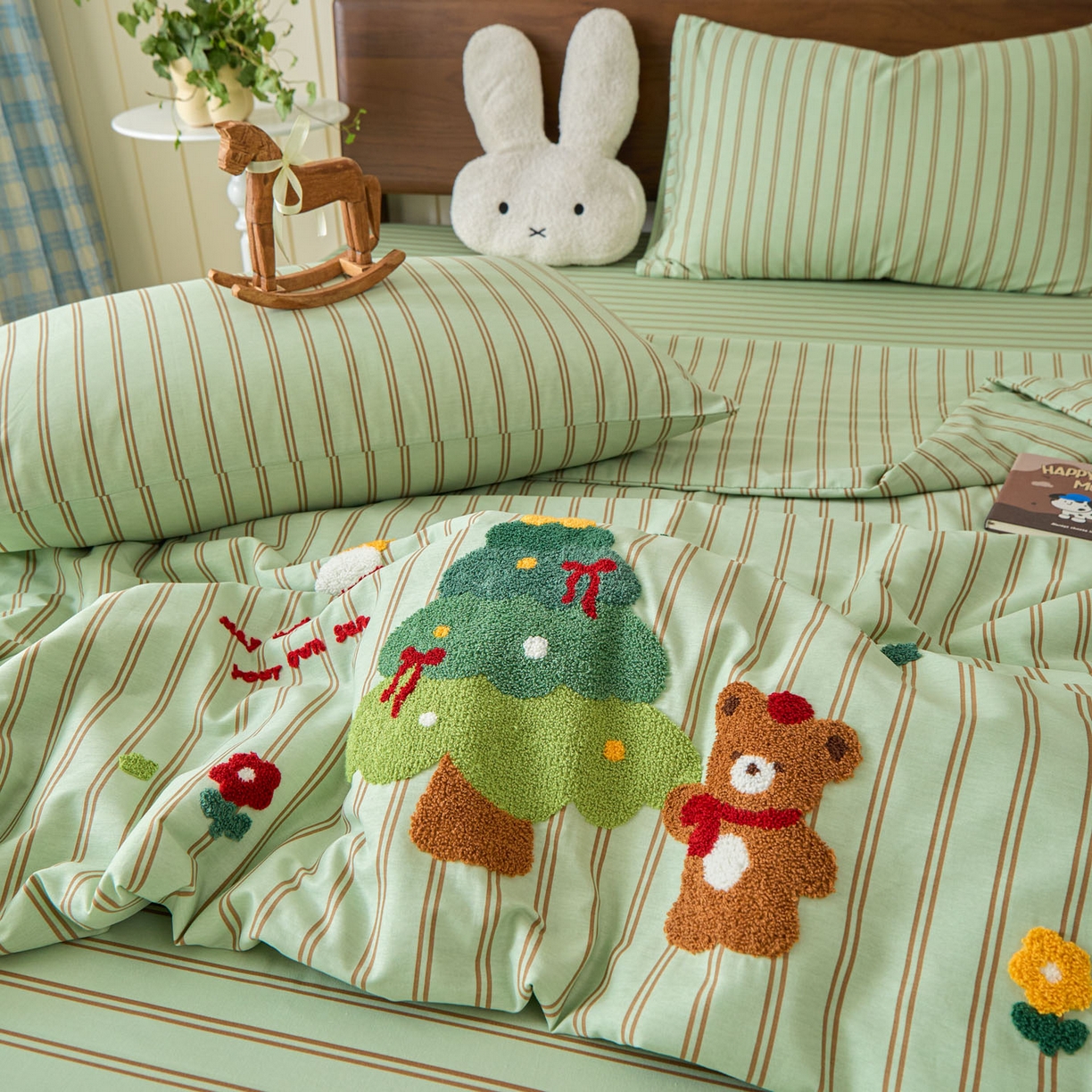 91家纺网 家纺一手货源 找家纺 倾慕家纺 2026新款全棉卡通毛巾绣系列夏被 夏被森林小熊