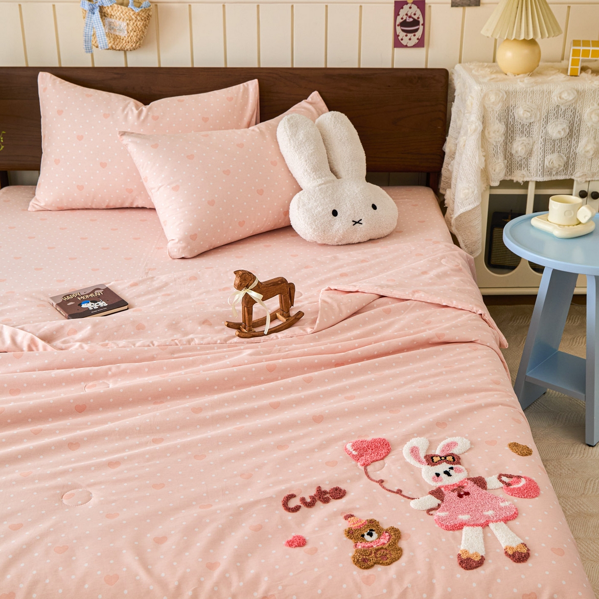 91家纺网 家纺一手货源 找家纺 倾慕家纺 2026新款全棉卡通毛巾绣系列夏被 夏被兔兔熊