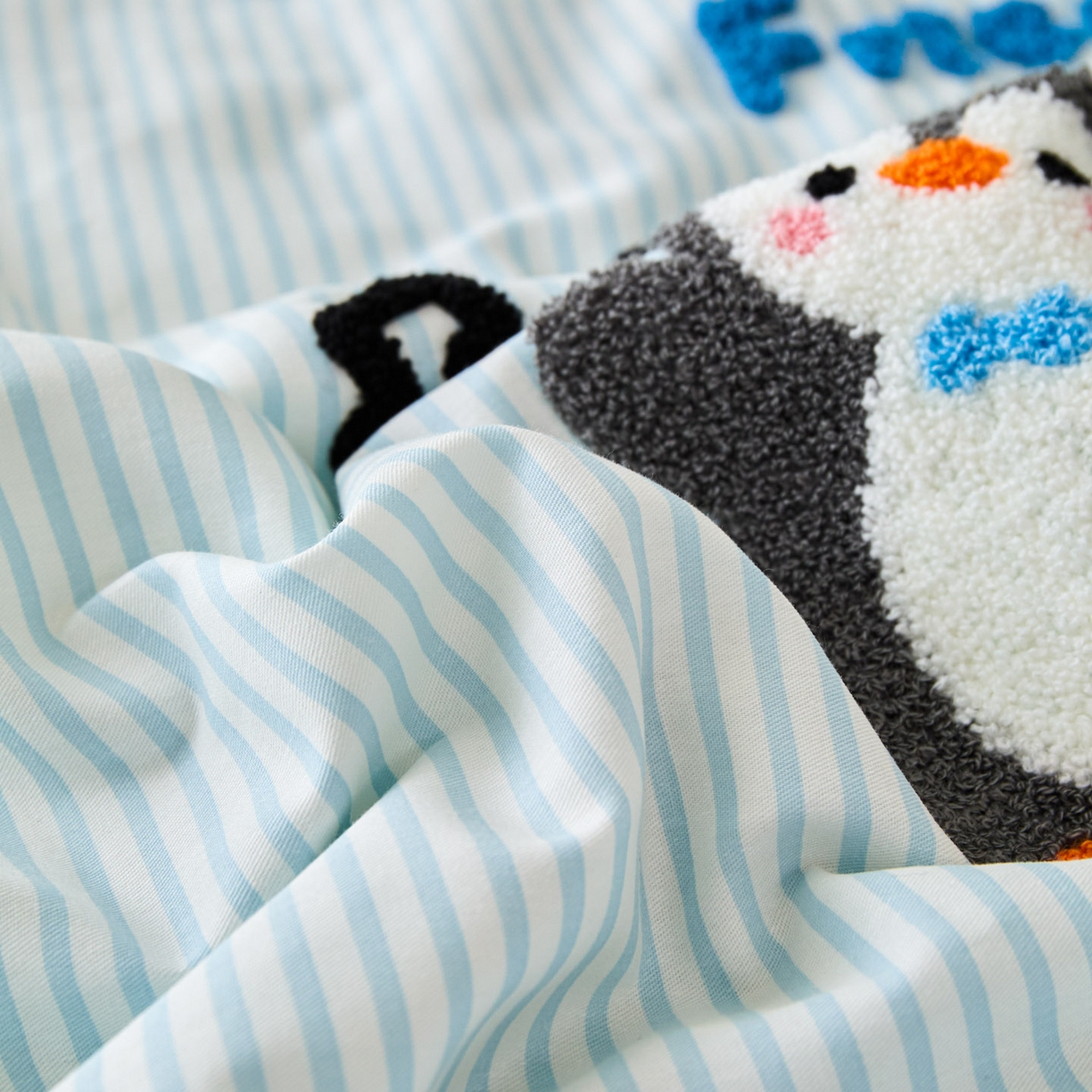 91家纺网 家纺一手货源 找家纺 倾慕家纺 2026新款全棉卡通毛巾绣系列夏被 夏被欢乐企鹅