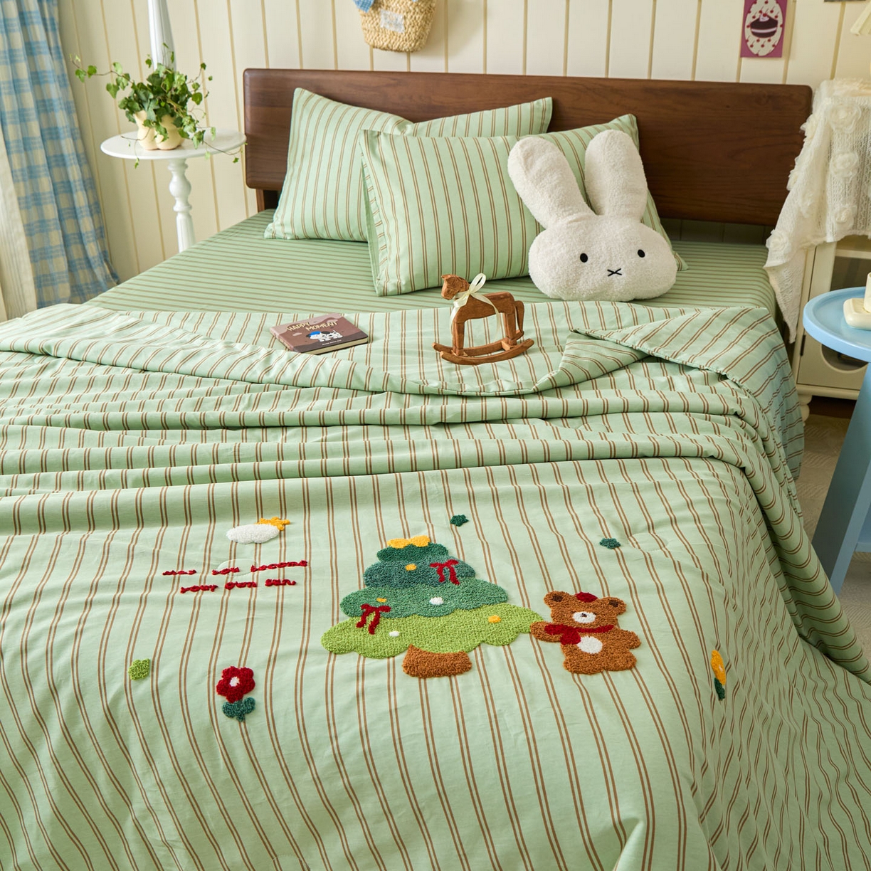 91家纺网 家纺一手货源 找家纺 倾慕家纺 2026新款全棉卡通毛巾绣系列夏被 夏被森林小熊