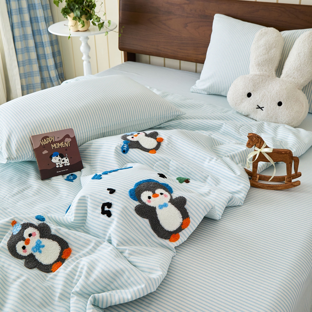 91家纺网 家纺一手货源 找家纺 倾慕家纺 2026新款全棉卡通毛巾绣系列夏被 夏被欢乐企鹅