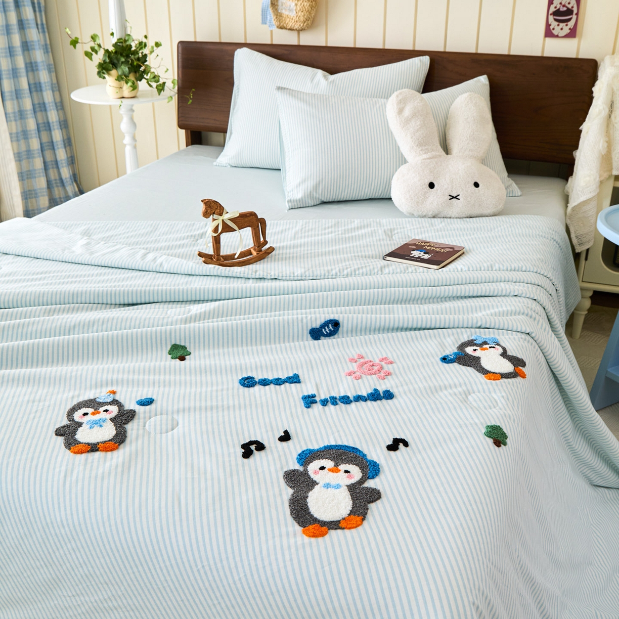 91家纺网 家纺一手货源 找家纺 倾慕家纺 2026新款全棉卡通毛巾绣系列夏被 夏被欢乐企鹅