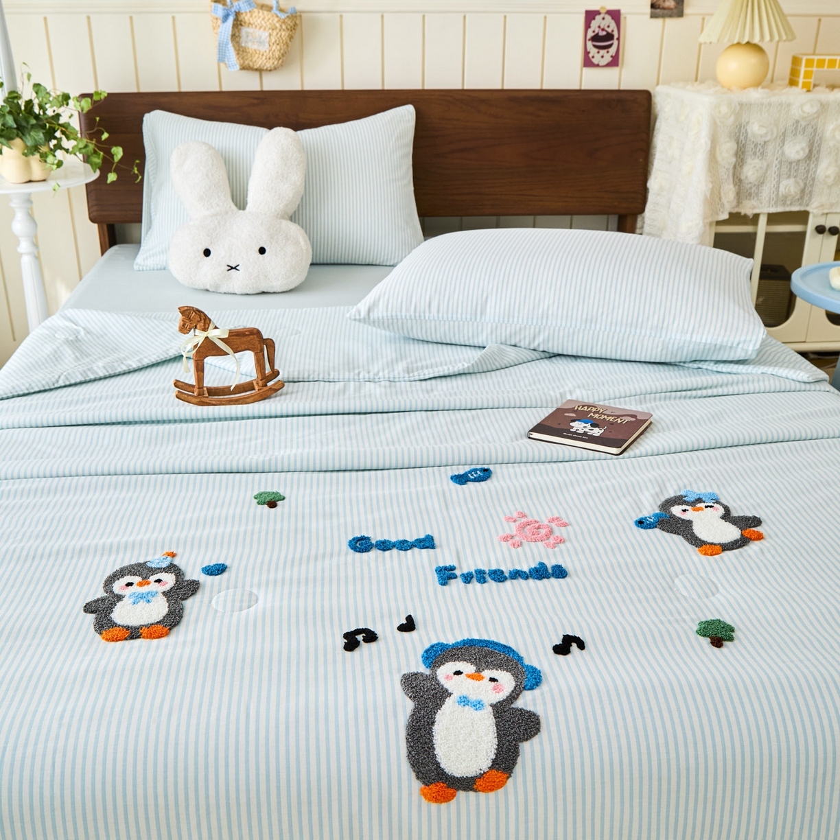 91家纺网 家纺一手货源 找家纺 倾慕家纺 2026新款全棉卡通毛巾绣系列夏被 夏被欢乐企鹅
