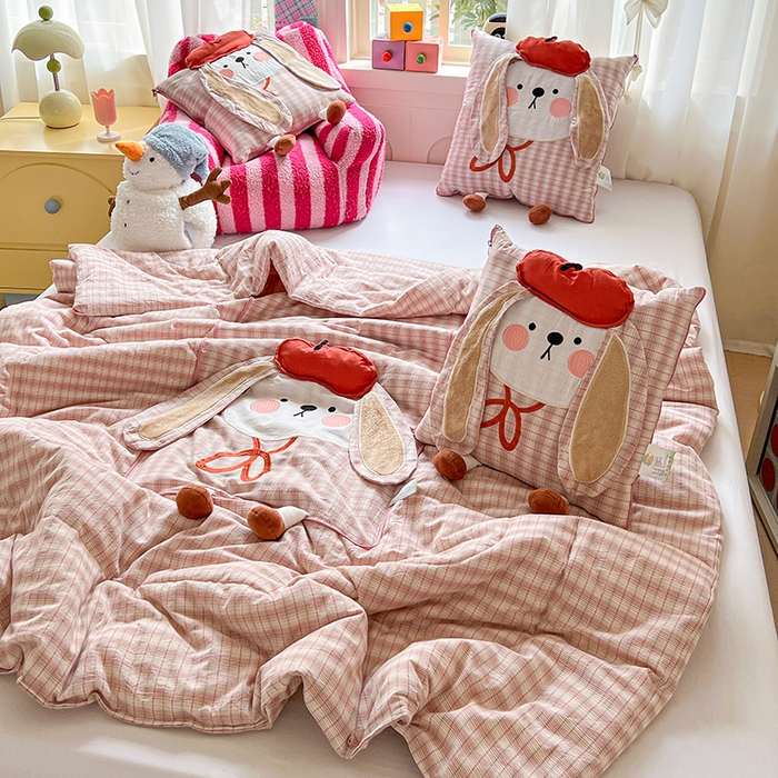 91家纺网 家纺一手货源 找家纺 （总）古本家居 2026新款全棉胭脂兔抱枕被系列