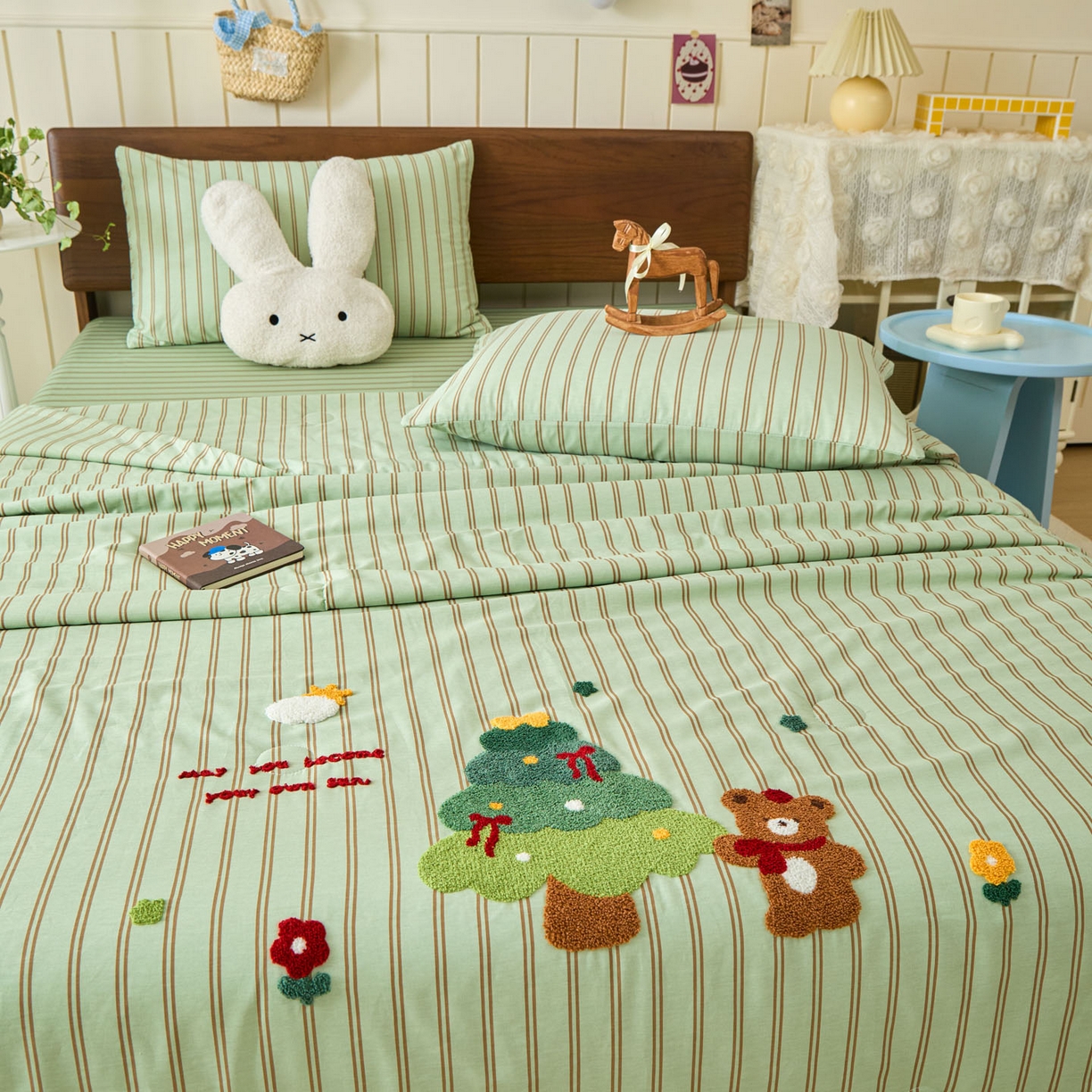 91家纺网 家纺一手货源 找家纺 倾慕家纺 2026新款全棉卡通毛巾绣系列夏被 夏被森林小熊