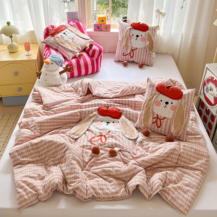 91家纺网 家纺一手货源 找家纺 （总）古本家居 2026新款全棉胭脂兔抱枕被系列