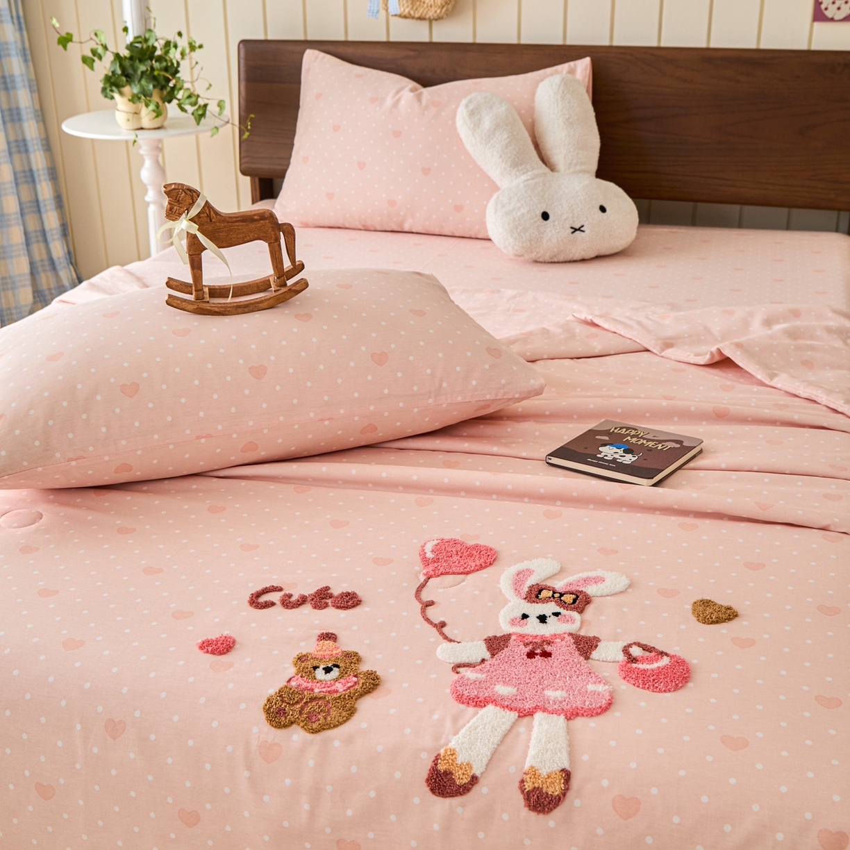 91家纺网 家纺一手货源 找家纺 倾慕家纺 2026新款全棉卡通毛巾绣系列夏被 夏被兔兔熊