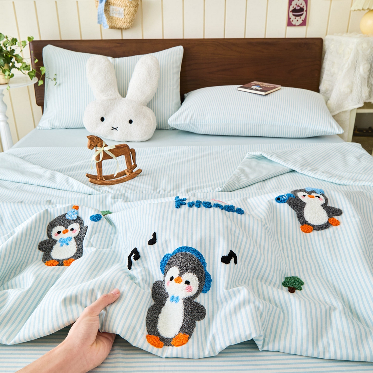 91家纺网 家纺一手货源 找家纺 倾慕家纺 2026新款全棉卡通毛巾绣系列夏被 夏被欢乐企鹅