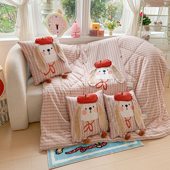 91家纺网 家纺一手货源 找家纺 （总）古本家居 2026新款全棉胭脂兔抱枕被系列