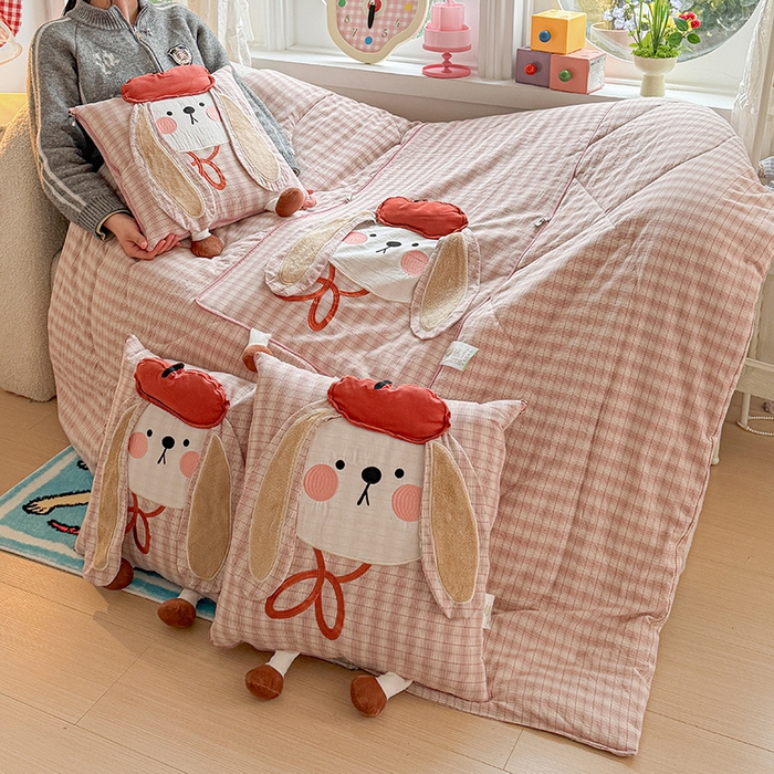 91家纺网 家纺一手货源 找家纺 （总）古本家居 2026新款全棉胭脂兔抱枕被系列