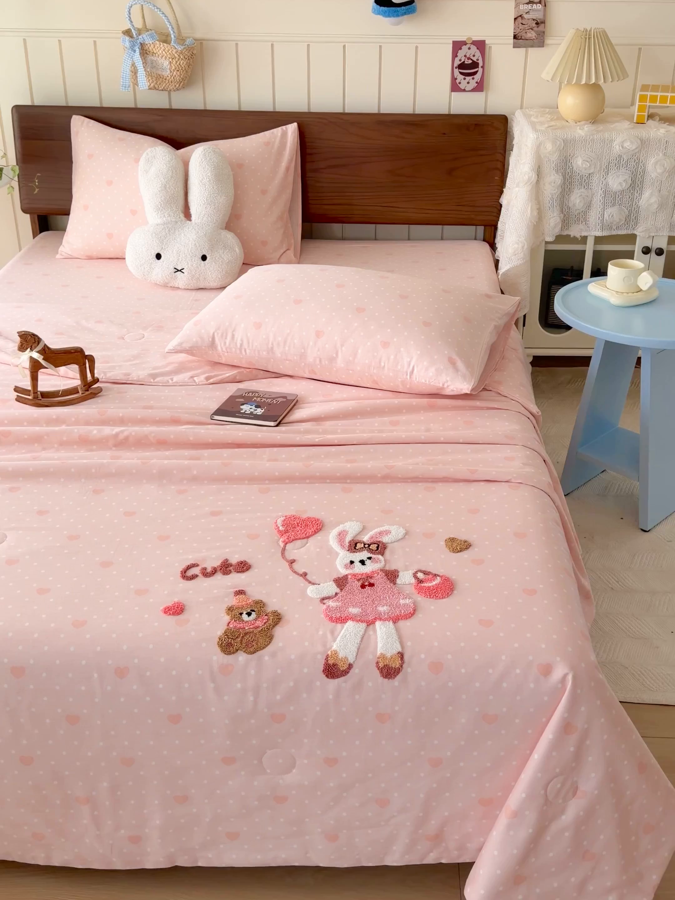 91家纺网 家纺一手货源 找家纺 倾慕家纺 2026新款全棉卡通毛巾绣系列夏被 夏被兔兔熊