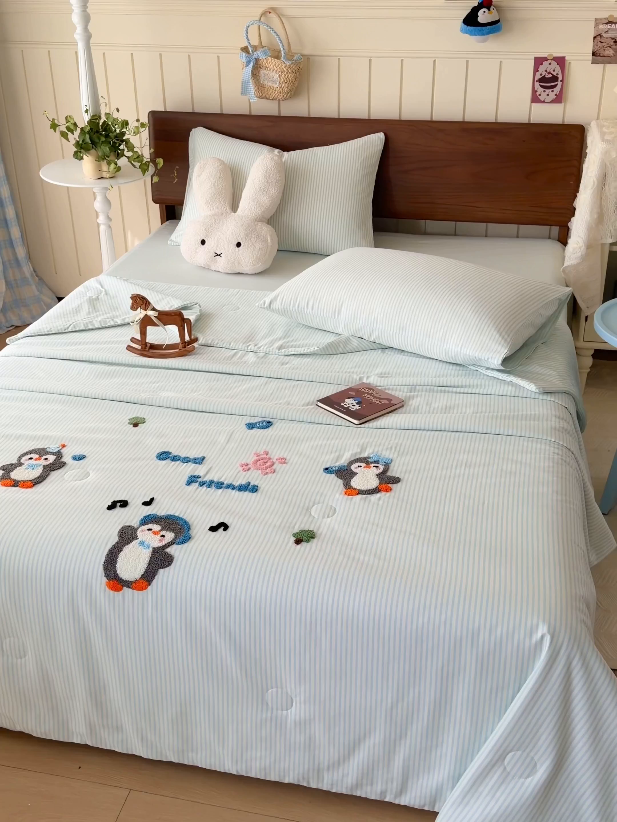 91家纺网 家纺一手货源 找家纺 倾慕家纺 2026新款全棉卡通毛巾绣系列夏被 夏被欢乐企鹅