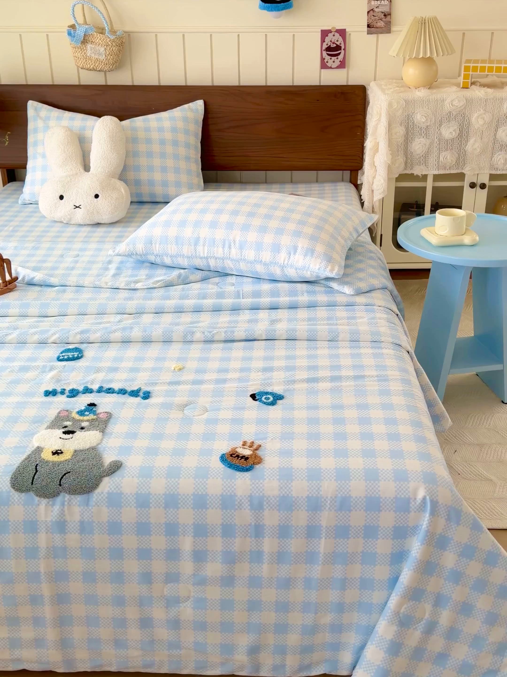 91家纺网 家纺一手货源 找家纺 倾慕家纺 2026新款全棉卡通毛巾绣系列夏被 夏被格子小狗