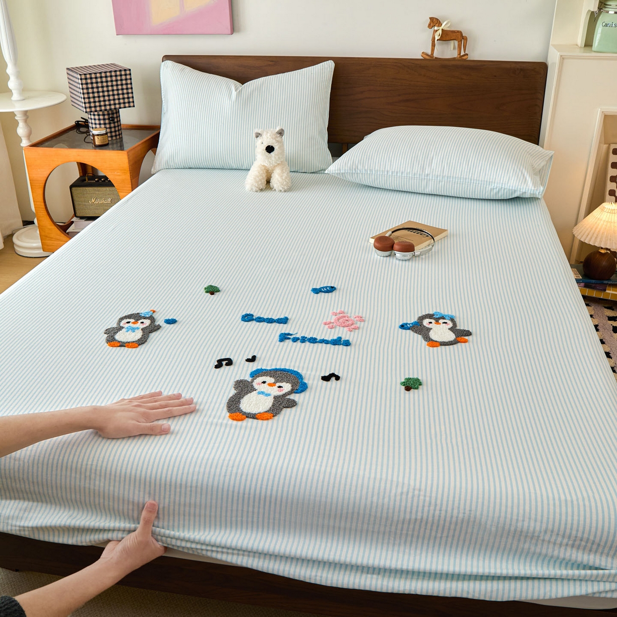 91家纺网 家纺一手货源 找家纺 倾慕家纺 2026新款A类全棉毛巾绣系列单床笠 床笠欢乐企鹅