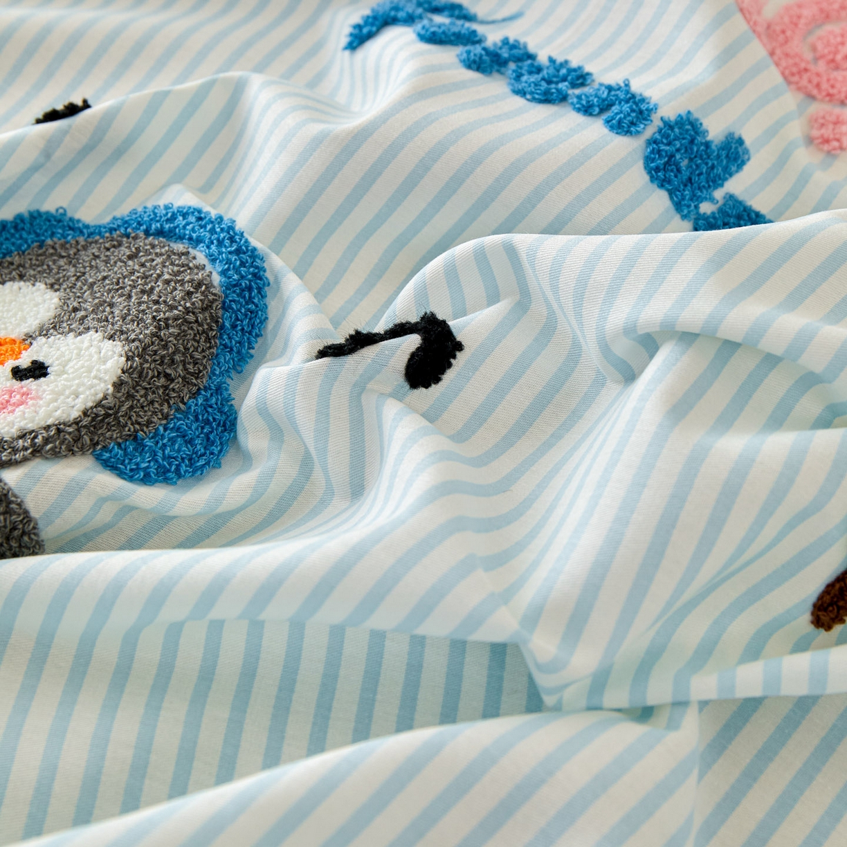 91家纺网 家纺一手货源 找家纺 倾慕家纺 2026新款A类全棉毛巾绣系列单床笠 床笠欢乐企鹅