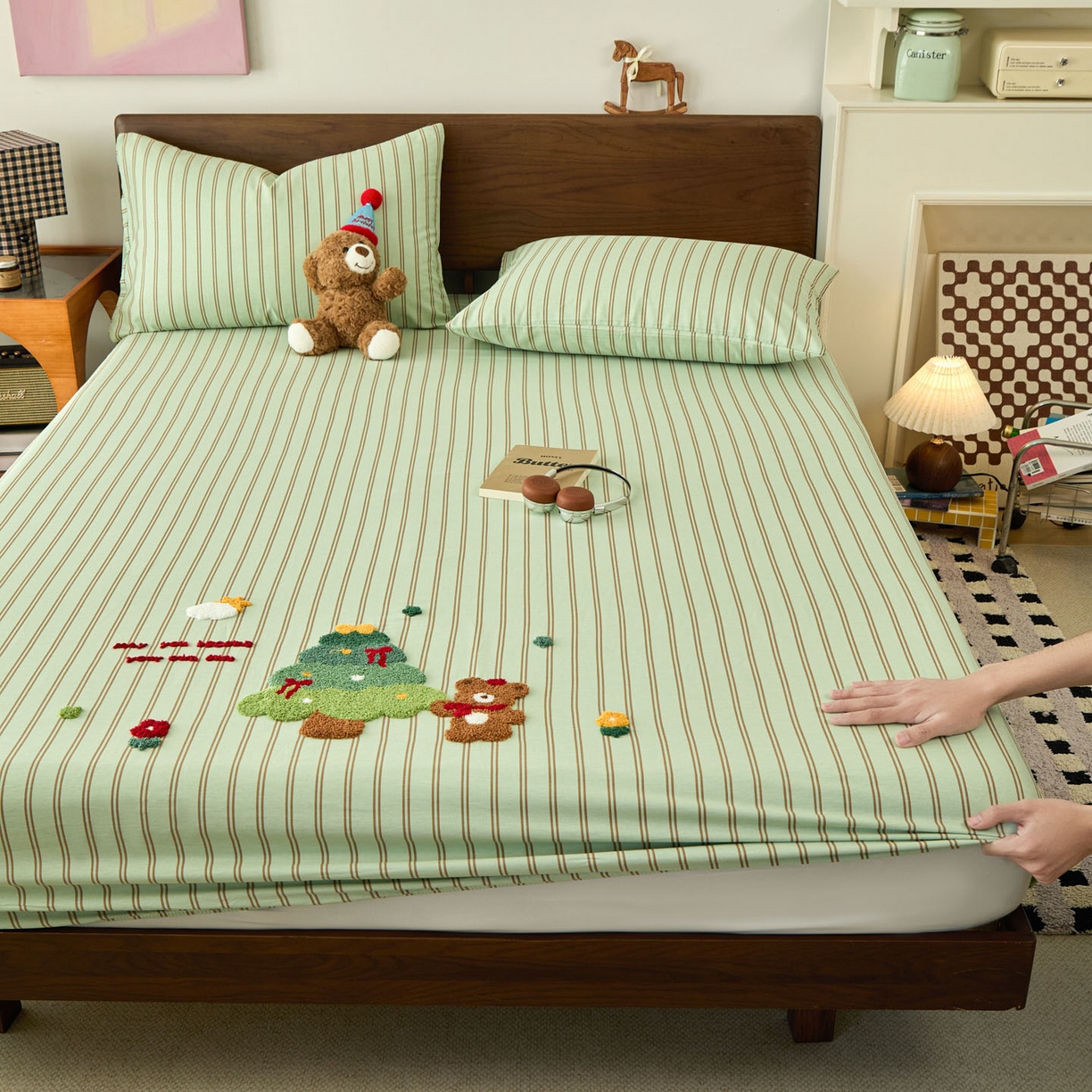 91家纺网 家纺一手货源 找家纺 倾慕家纺 2026新款A类全棉毛巾绣系列单床笠 床笠森林小熊