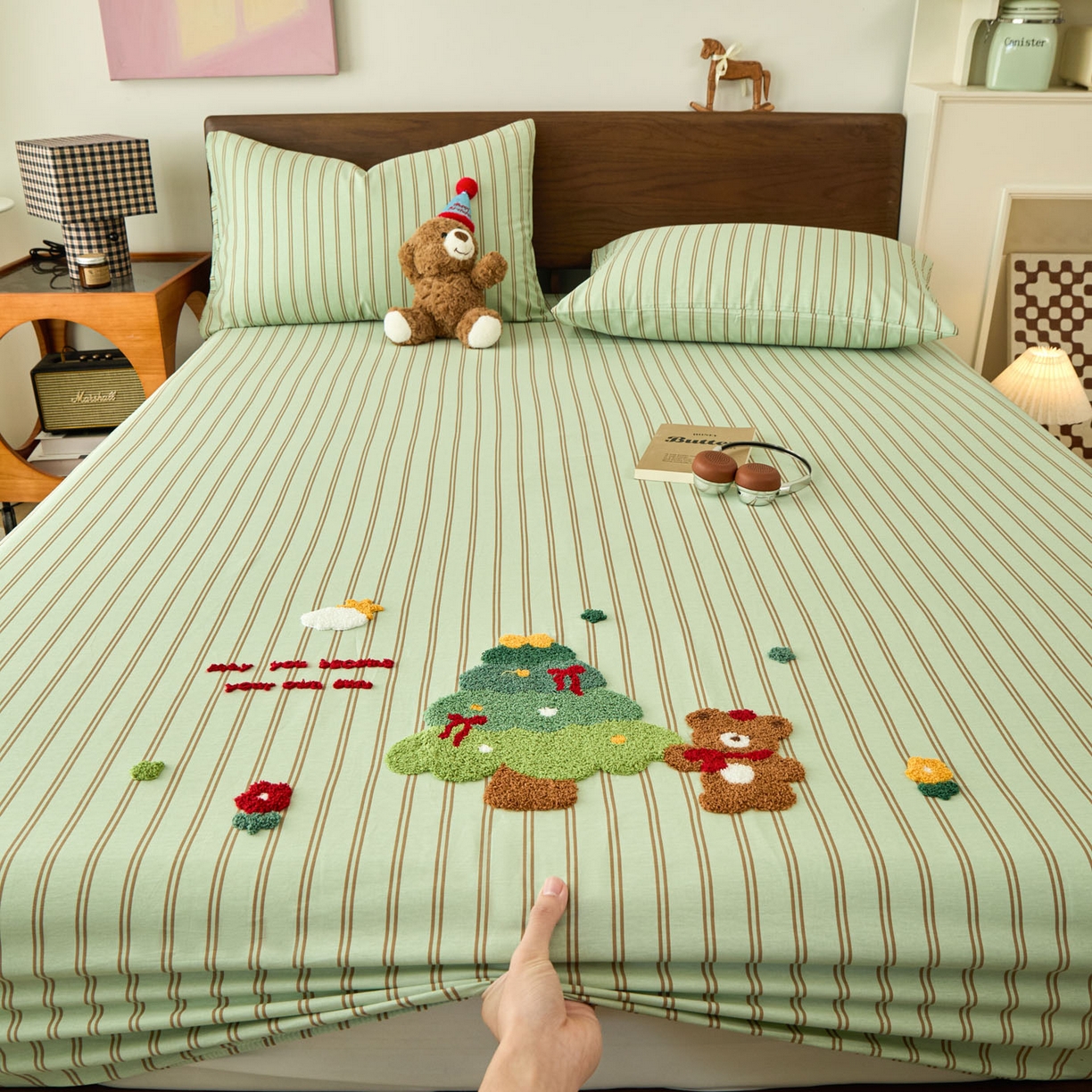 91家纺网 家纺一手货源 找家纺 倾慕家纺 2026新款A类全棉毛巾绣系列单床笠 床笠森林小熊